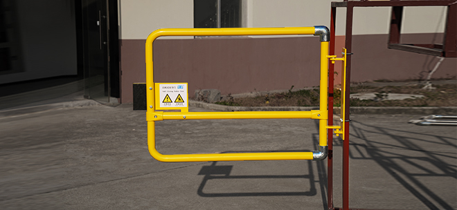 Self-closing safety gate